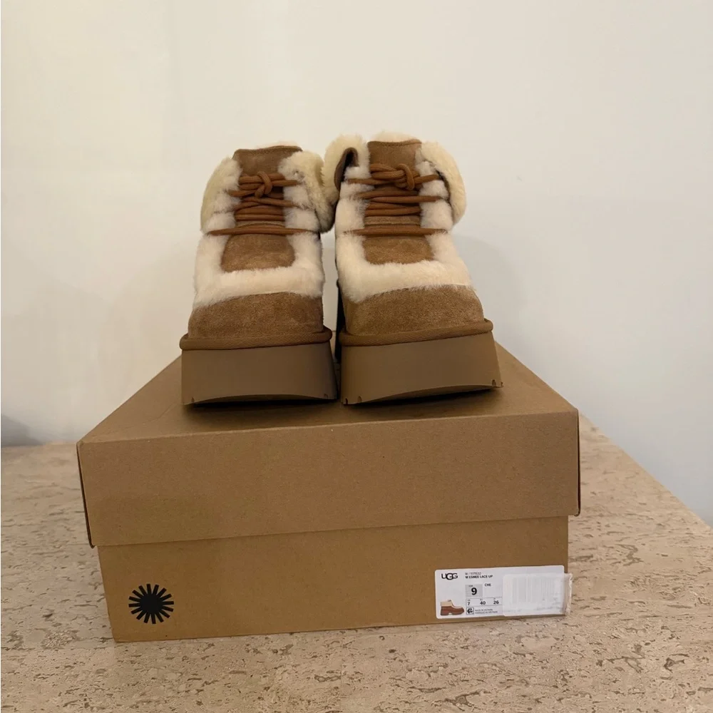 UGG Esmee Lace Up - Picture 9 of 15